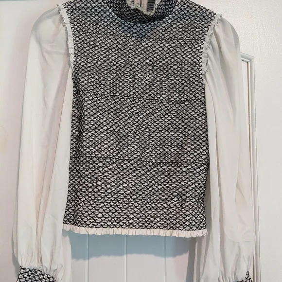 Alice + Olivia Black and White Patterned Top - Picture 3 of 8